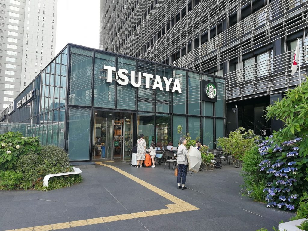 スターバックスTSUTAYA大崎駅前店２階入り口の外観