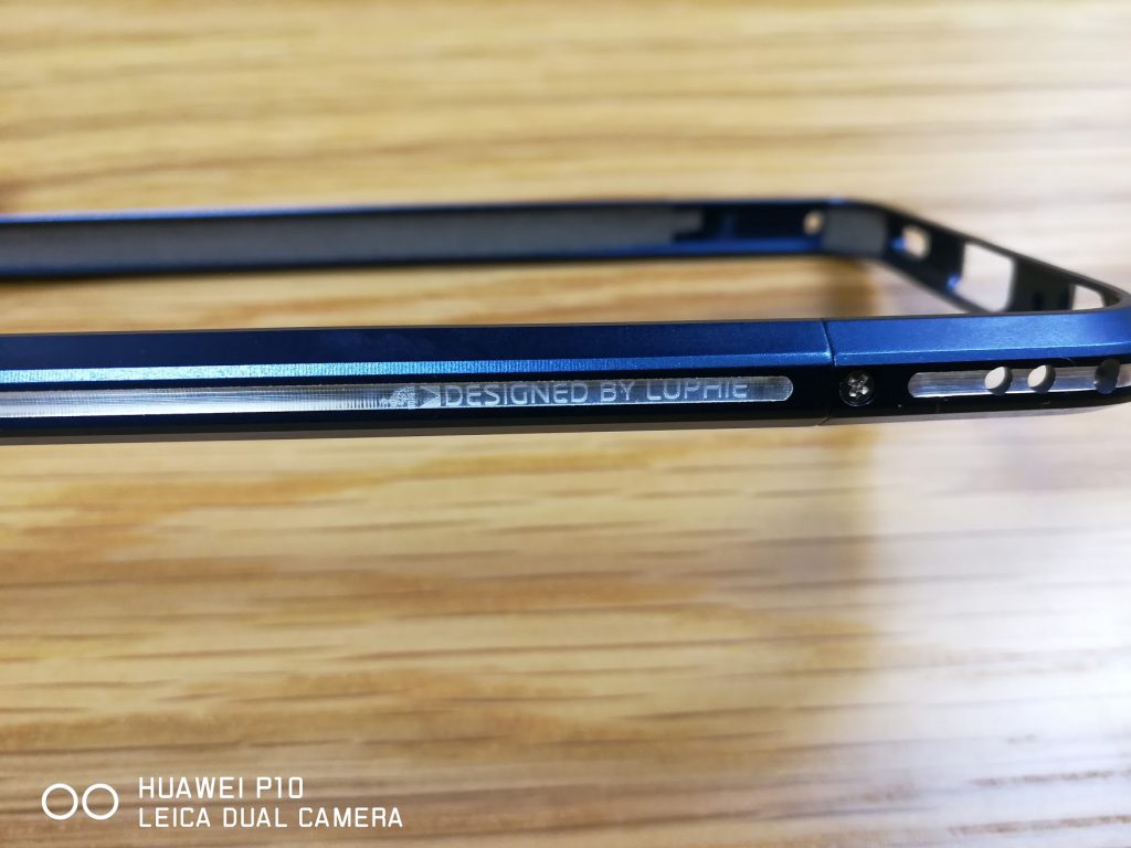 Huawei P10 金属フレームケースのバンパーブルーの左側のロゴ