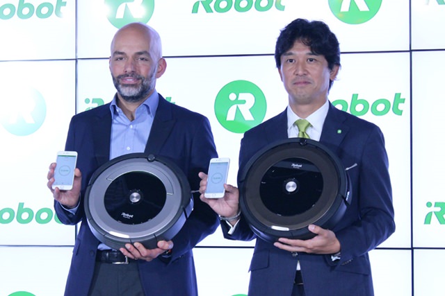 iRobot プロダクトマネジメント シニアダイレクター フーマン・シャヒディ氏（左）と、代表執行役員社長 挽野元氏（右）