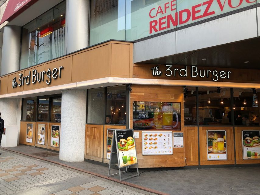 the-3rd-burger-サードバーガー新宿大ガード店の外観