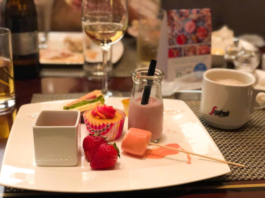 ヒルトン東京マーブルラウンジでデザート＆ディナーいちごブッフェのストロベリー・サイケデリック 60s