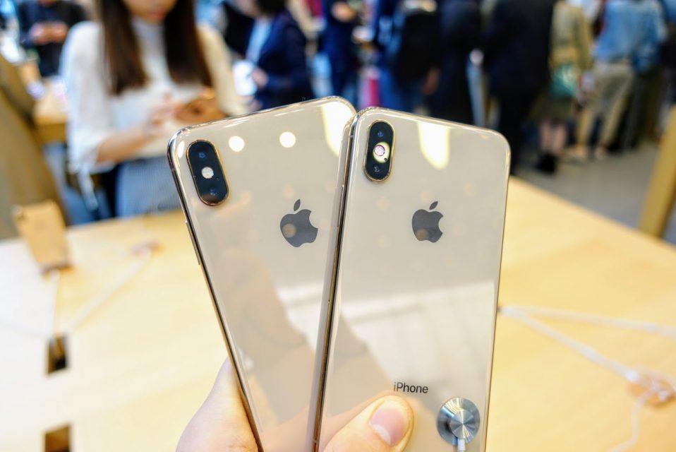 iPhone_xsとiPhone_xs_maxののゴールドモデルを比較