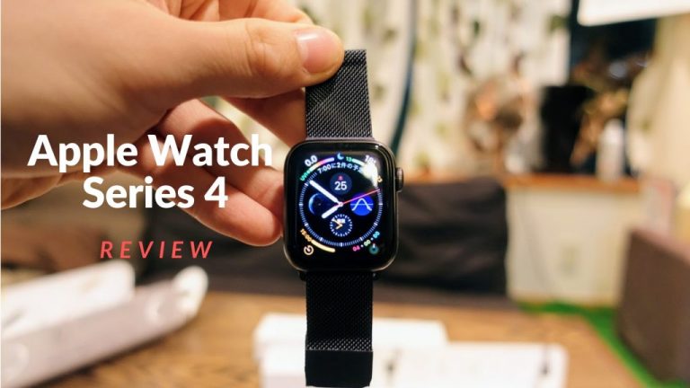 apple_watch_series4_spacegray_aluminum_40mmとサードパティのスペースグレイミラネーゼループバンドを手で持ち上げている様子
